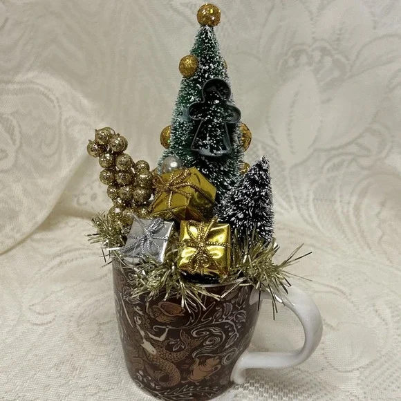 Vintage Starbucks Mermaid Mug With Christmas Tree Assemblage Display Gift - Picture 8 of 10